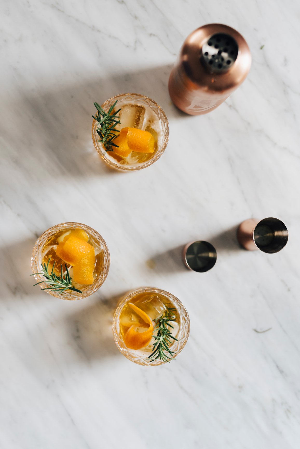 Bourbon cocktails for happy hour at home by Casa de Suna