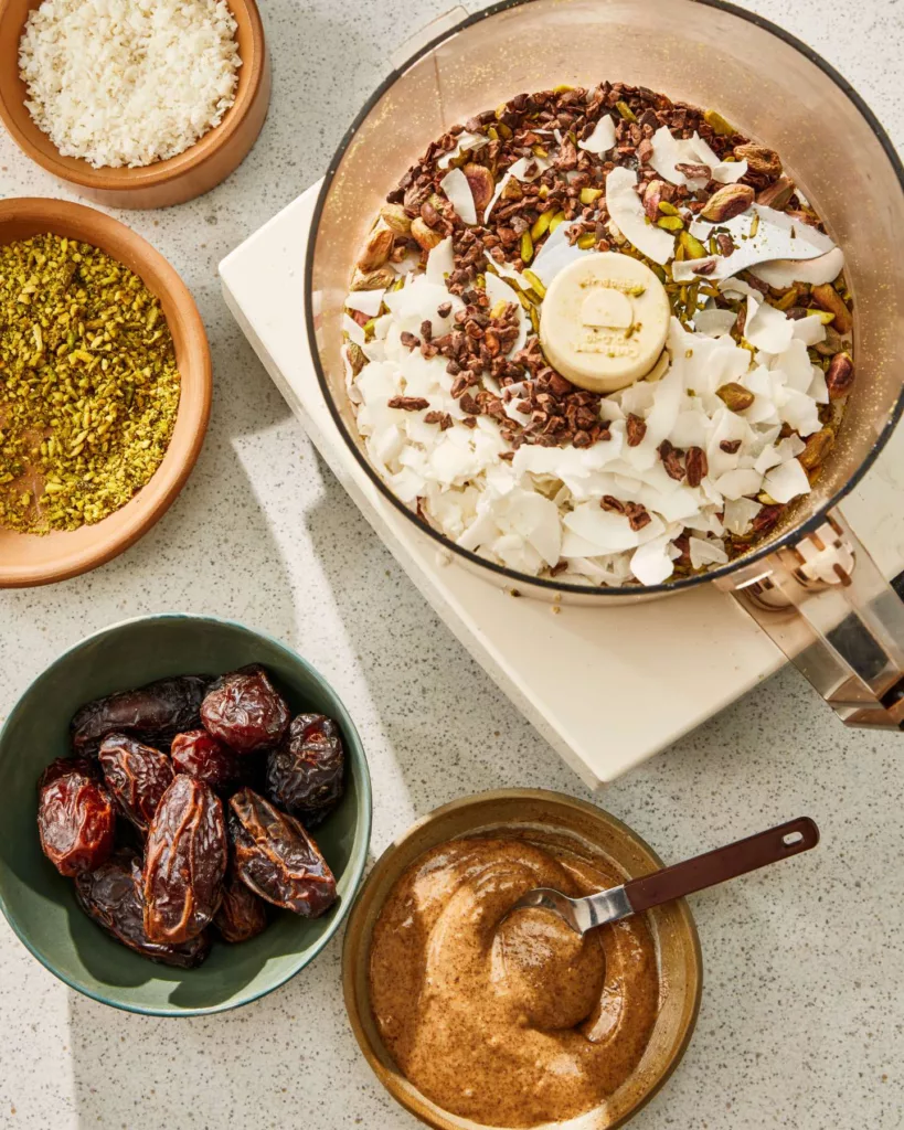 Energy Bites with Dates and Pistachios recipe by Casa de Suna