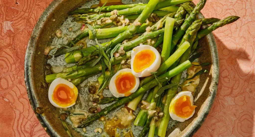 Asparagus with Jammy Eggs and Caper Vinaigrette recipe by Casa de Suna