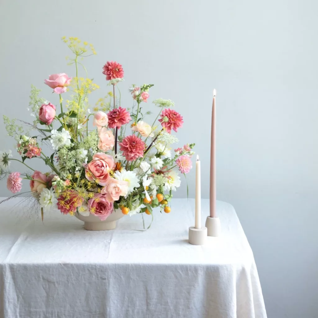 How to Create a Modern Floral Arrangement by Casa de Suna