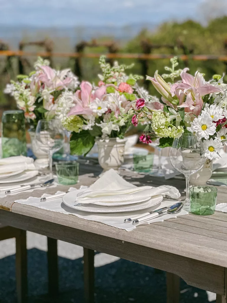 How to Set the Perfect Summer Table Outdoors