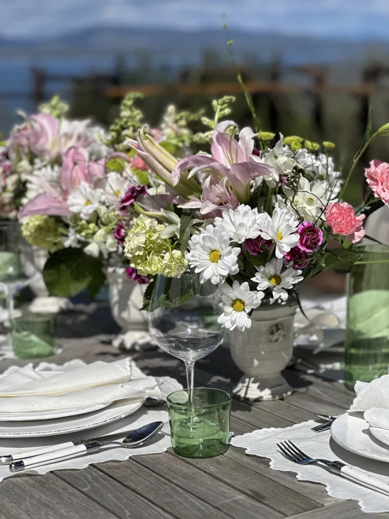 how to set a summer table outdoors