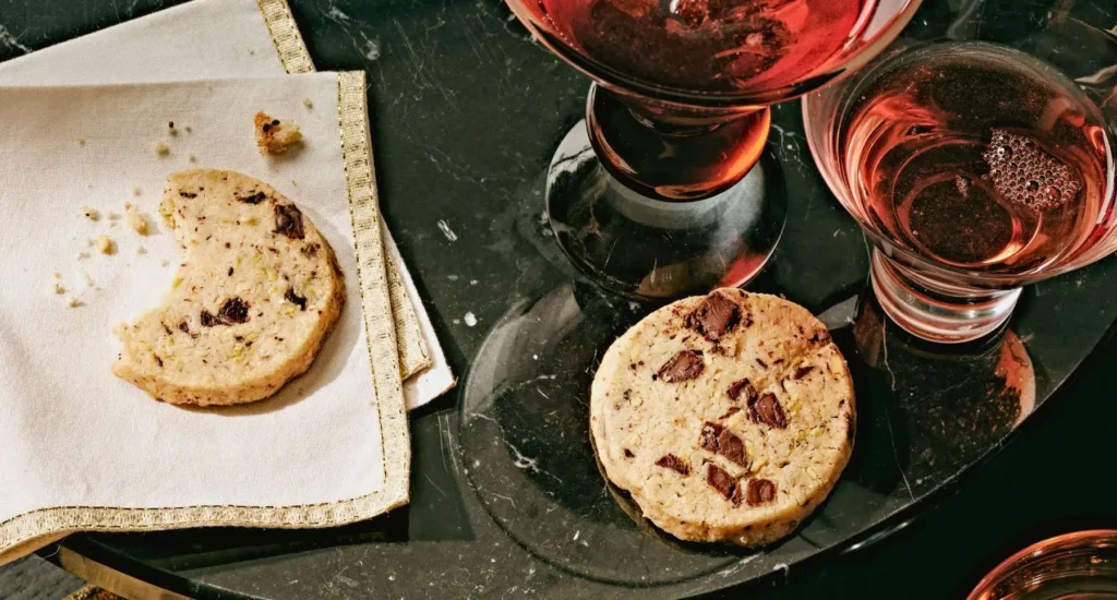 Pistachio Shortbreads with Dark Chocolate Chunks recipe by Casa de Suna